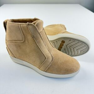 SOREL Out N About Casual Sporty Pull On Tan Suede Wedge Sneaker Women's Size 7.5
